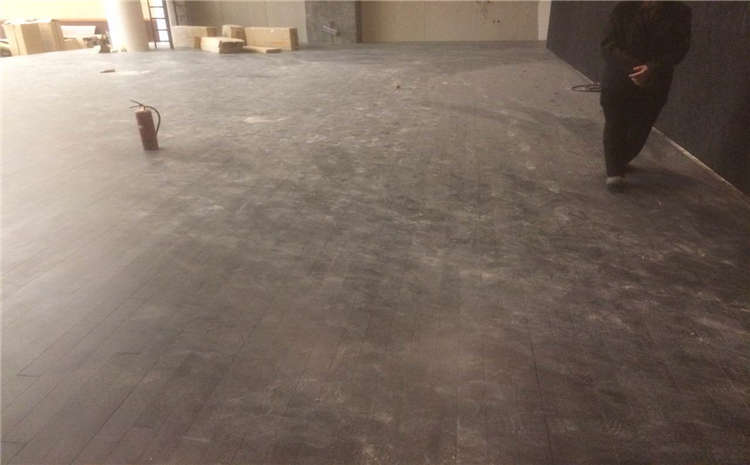 學(xué)校木地板籃球場(chǎng)怎么維修?