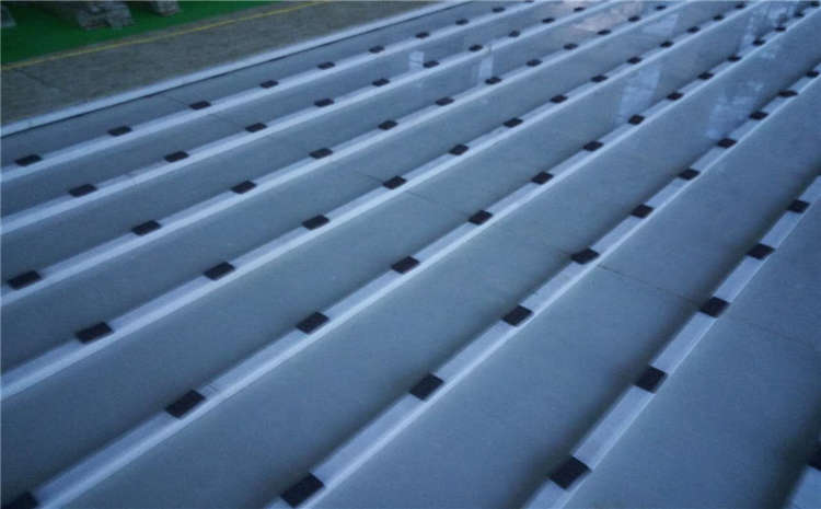 學(xué)校運(yùn)動(dòng)籃球地板怎么維修？