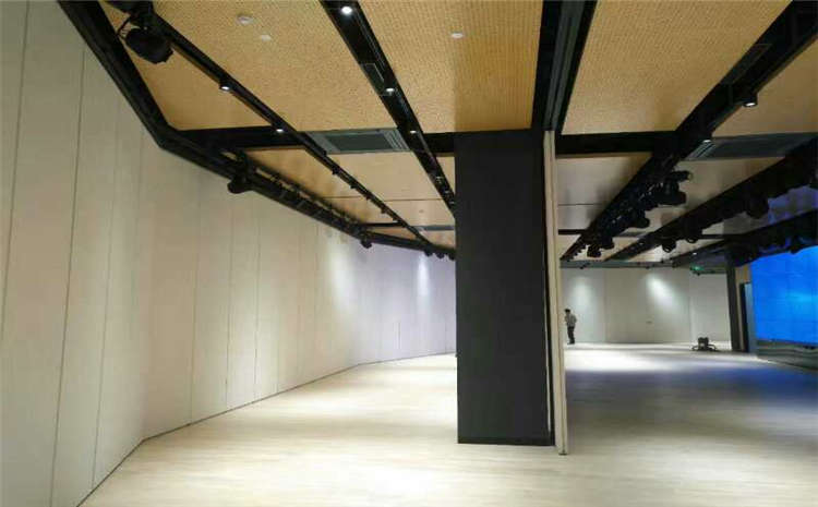 24厚木地板籃球館單層龍骨結構