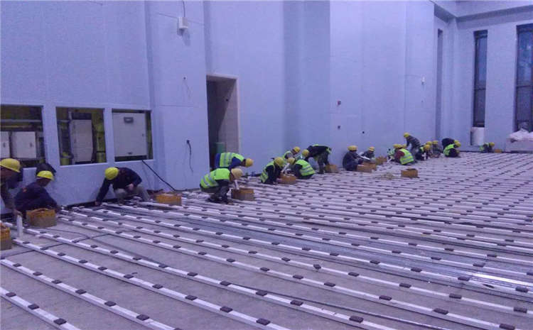 柞木風雨操場運動地板怎么翻新？