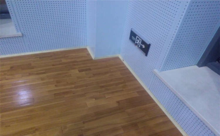 橡膠木風雨操場地板廠家哪家好？