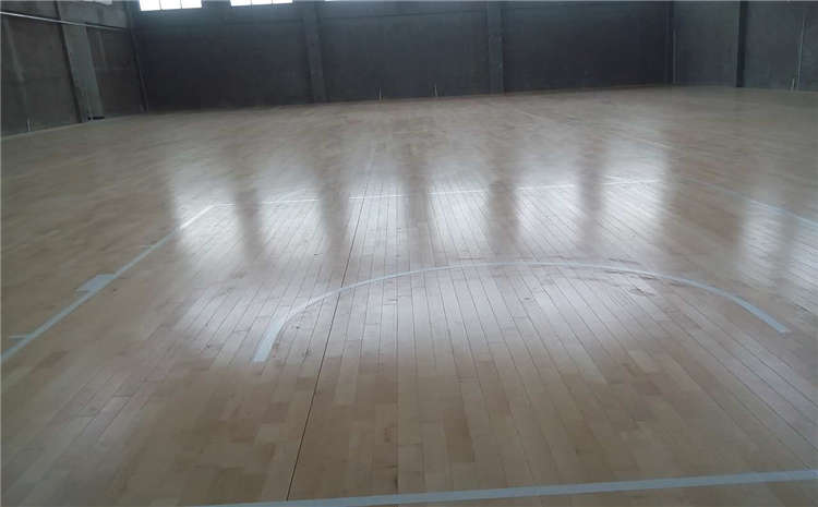 體育木地板防潮要用防潮劑?