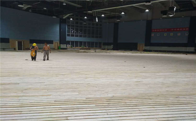 學校體育館實木地板**是多少錢？