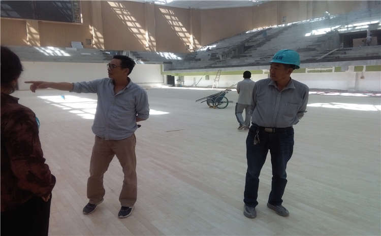 柞木風雨操場運動地板怎么翻新？