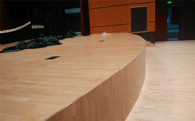 22厚羽毛球館木地板造價是的多少?