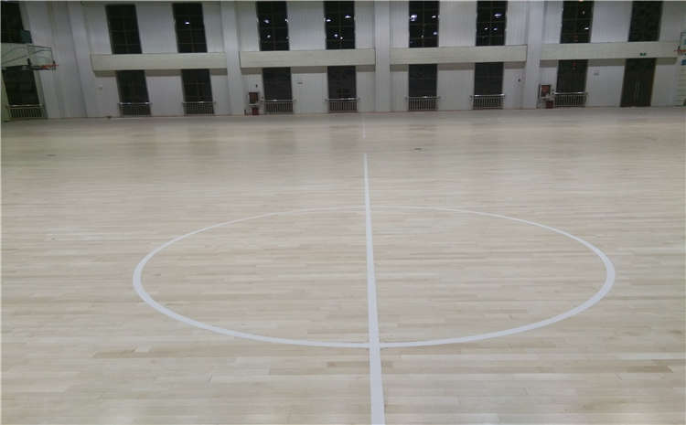 五角楓舞臺運動木地板怎么翻新？