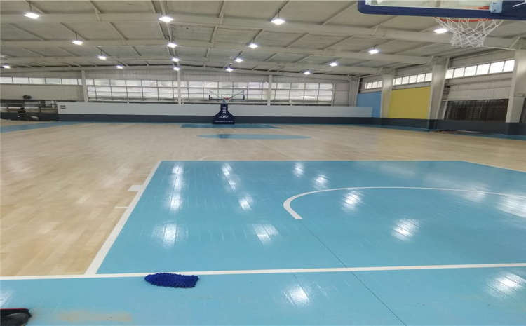 專業的風雨操場地板多少錢一平米？