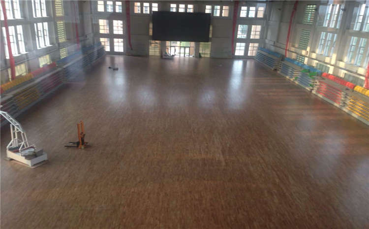 22厚羽毛球館木地板一般多少錢?