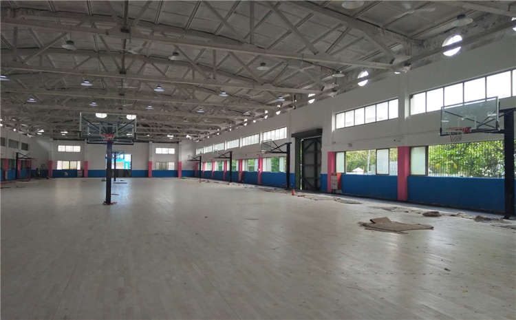 **的籃球場木地板一般多少錢？