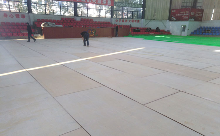 拼接板體育館實(shí)木地板哪個品牌好？