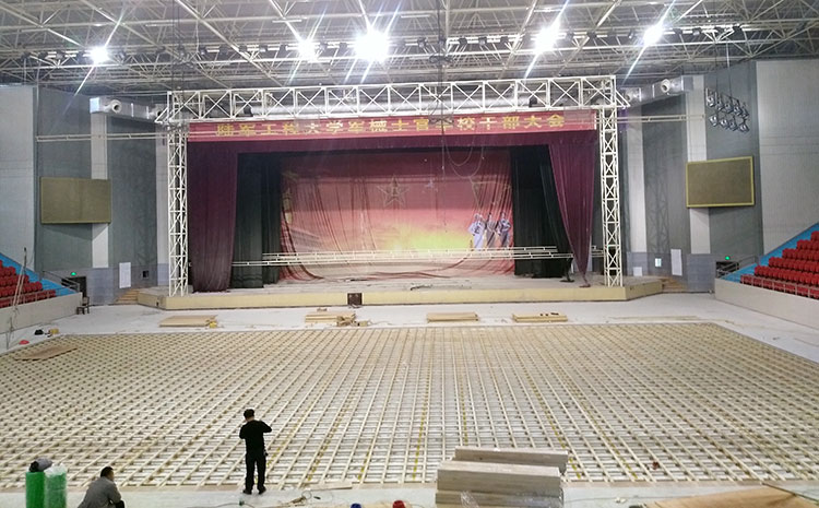 實(shí)木運(yùn)動(dòng)地板