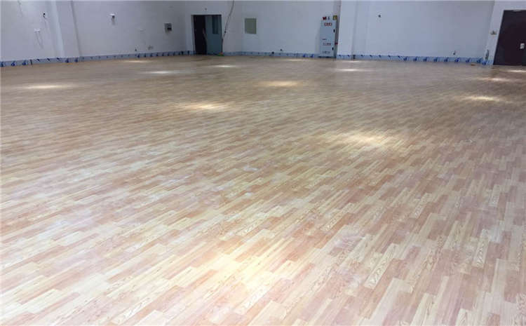 楓木木地板籃球場一般多少錢？