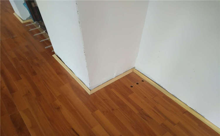 24厚運動籃球地板多少錢一平米？