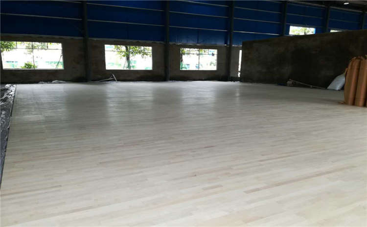 瀹炴湪榪愬姩鍦版澘