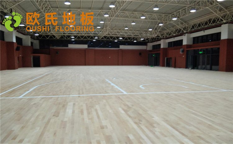 江蘇徐州樹恩中學籃球館健身房木地板圖片
