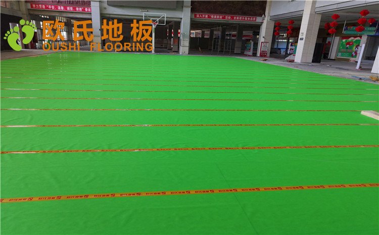 福建龍巖羅龍西路269號(hào)籃球館木地板圖片