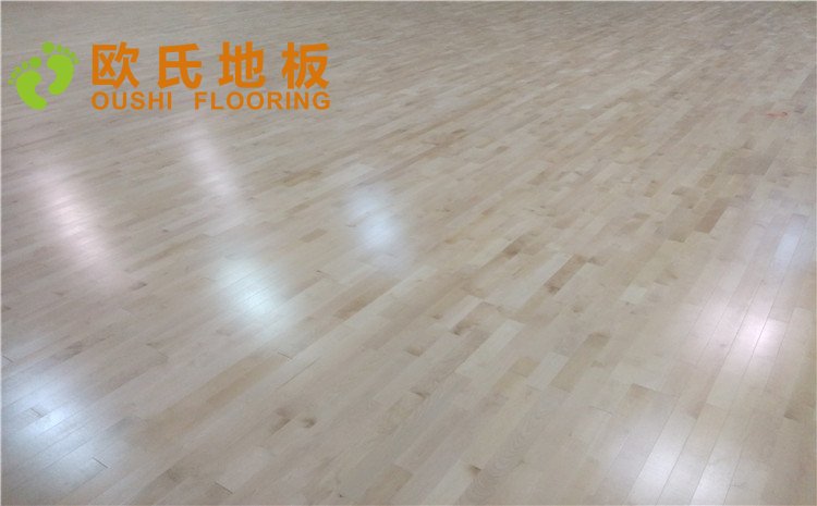 廣西省南寧市**大道111號羽毛球館木地板