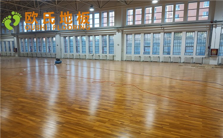 烏魯木齊市烏蘇市南區(qū)第二中學(xué)體育館木地板項(xiàng)目——?dú)W氏實(shí)木運(yùn)動(dòng)地板